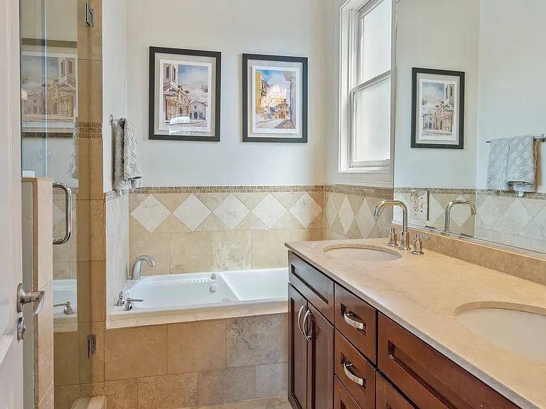 2127 W Walton St #3 — Photo 8