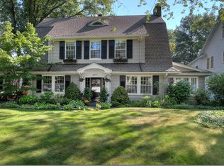 2207 N Saint James Pkwy, Cleveland Heights, OH