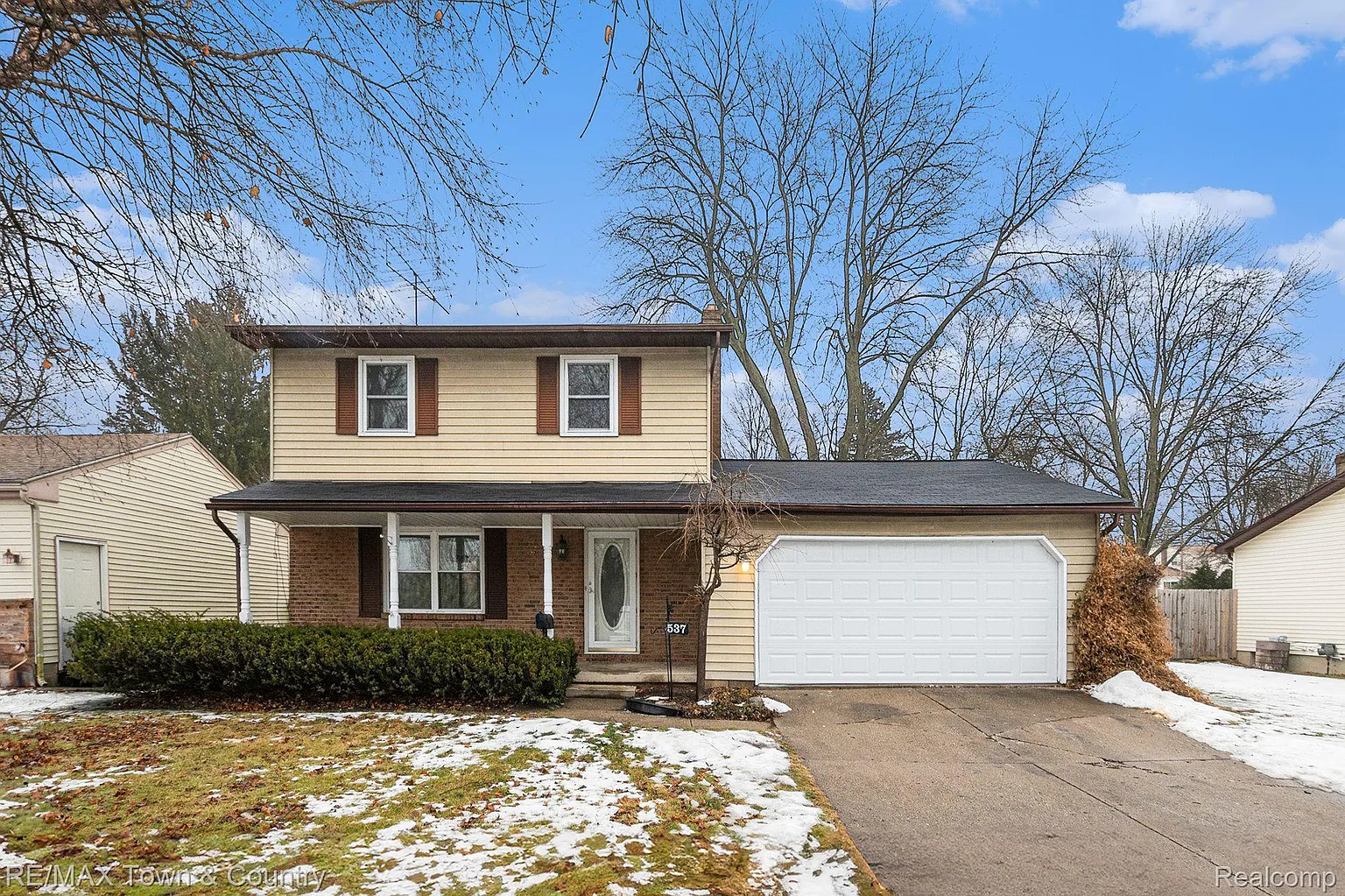 537 Spring Ln photo 1