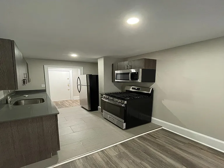 Campus Apartments — Photo 20