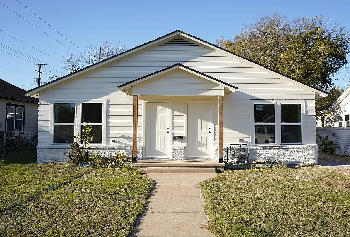 Building Photo - 2421-2423 Mitchell Ave