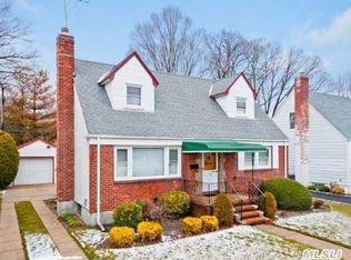 12 Larkspur Ave, Merrick, NY 11566