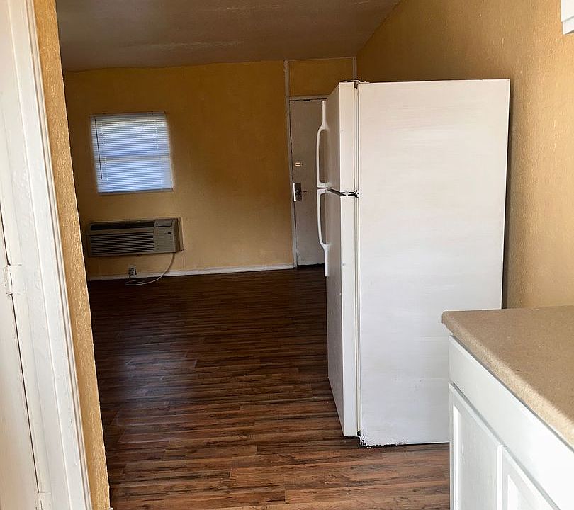 1st image of 605 N Gray St #120