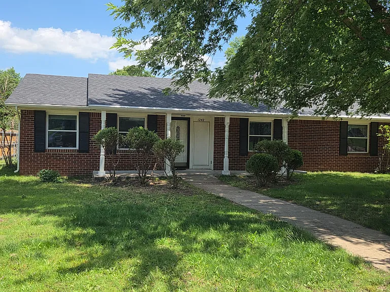 1242 SE Saddle Ln — Photo 1