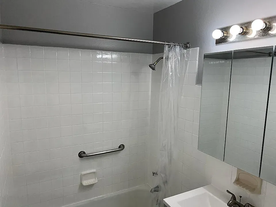 2 bed, 1010 sqft, $1,750 — Photo 4