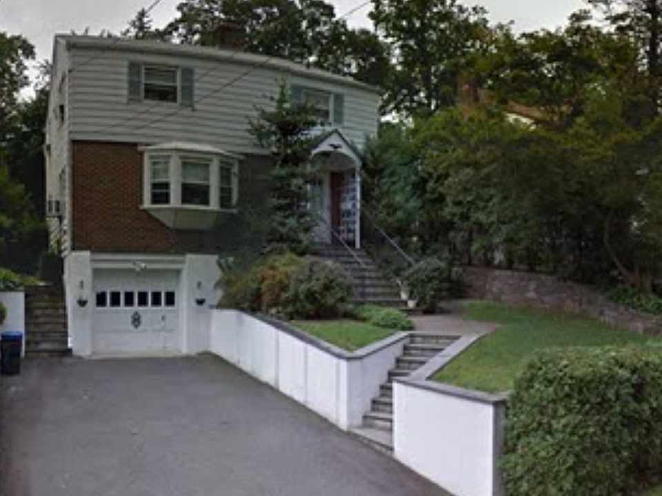 1st image of 112 Fairway Dr