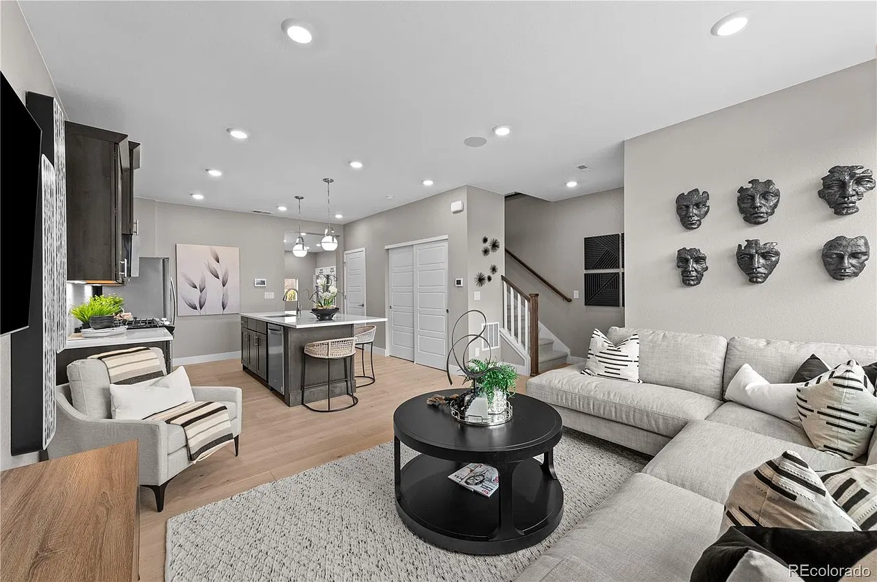 2 bed, 1379 sqft, $3,150 — Photo 4
