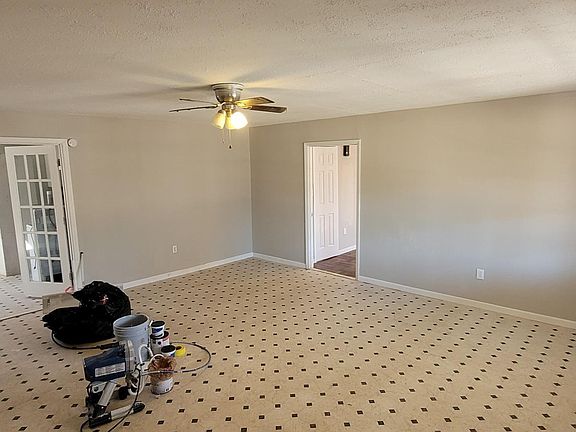 GIANT living room! I needed a bigger lens to capture the full size of this room. Its approx. 20 x 24 - BIG living room lovers dream home!