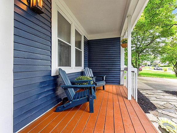 5th image of 145 Ravine Ridge Dr S