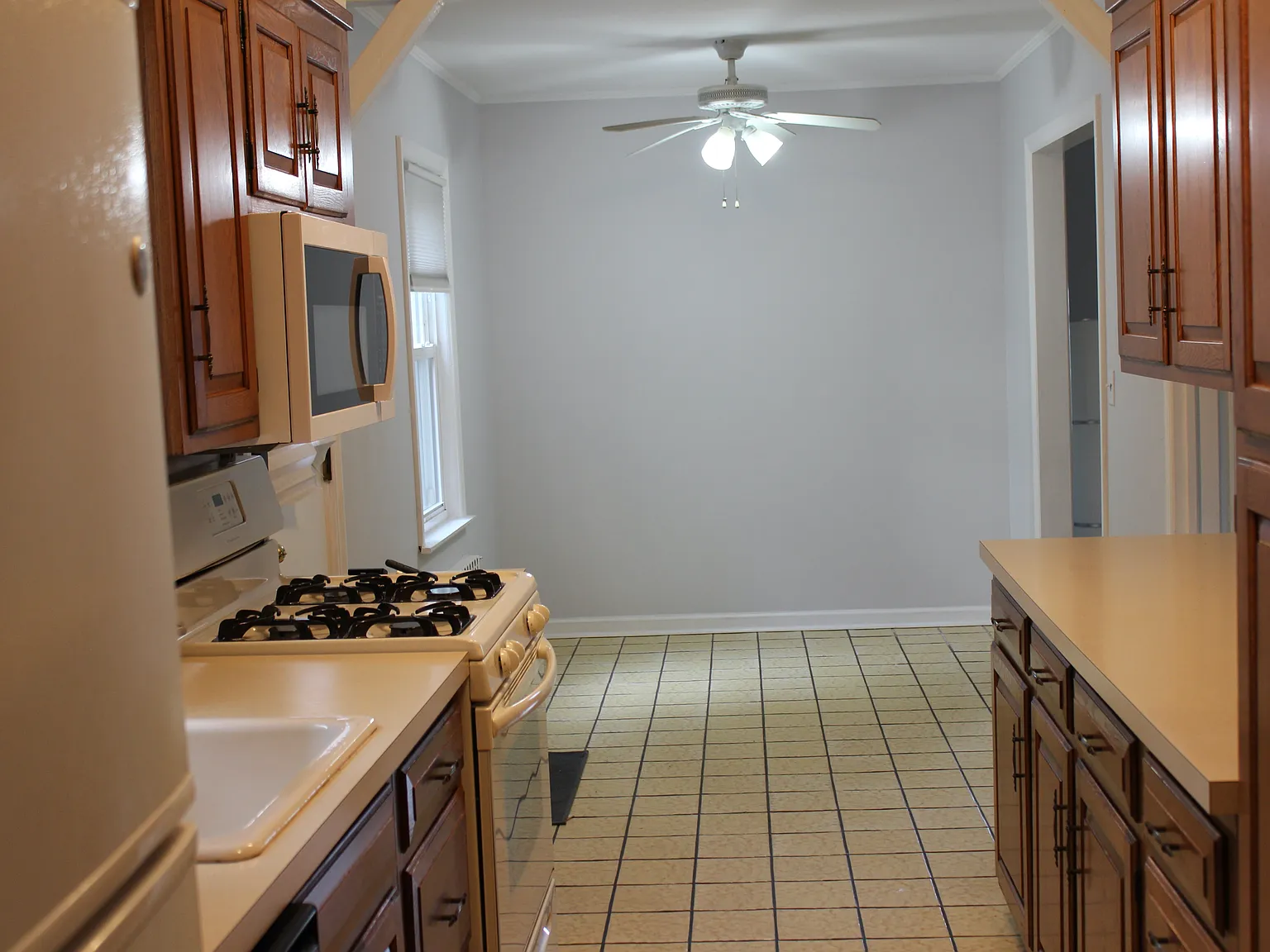 3 bed, 1410 sqft, $5,400 — Photo 2
