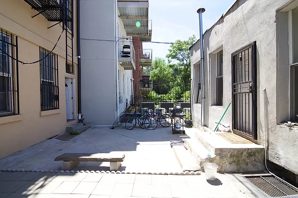 Rented by Nooklyn NYC LLC | media 25