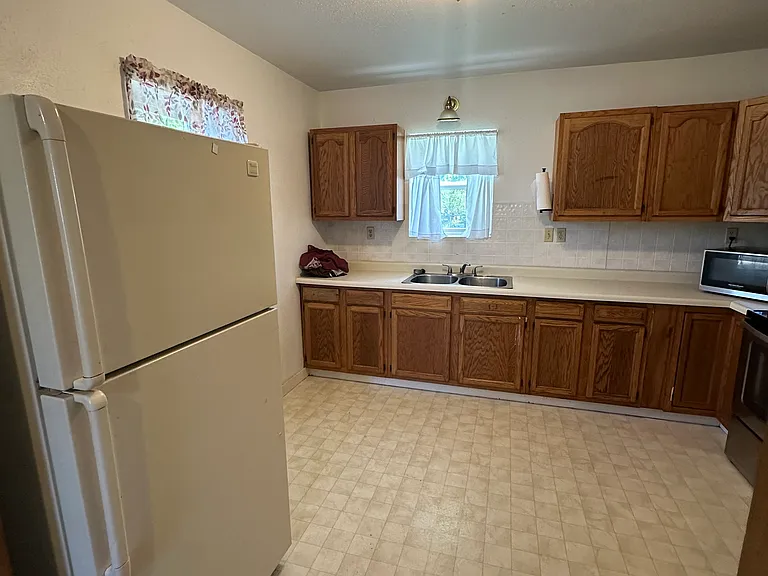 7 S Peach Ave — Photo 5