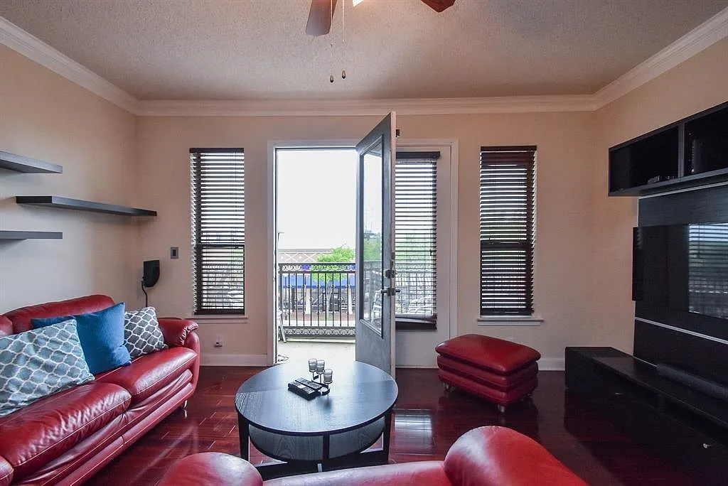 2 bed, 2.0 bath, 1107 sqft, $2,750 — Photo 1