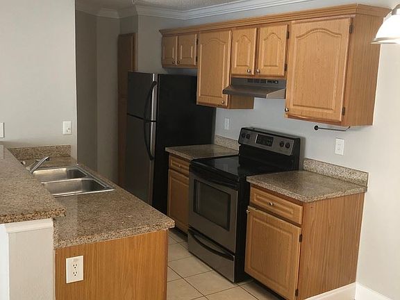 2nd image of 976 Leeward Pl Unit 303