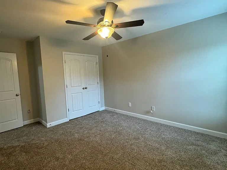 203 Ashton Ct — Photo 32