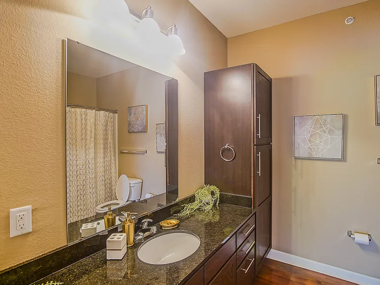 Chisholm Lake Apartments — Photo 13