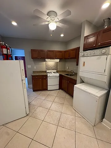 3 bed, 888 sqft, $1,800 — Photo 2