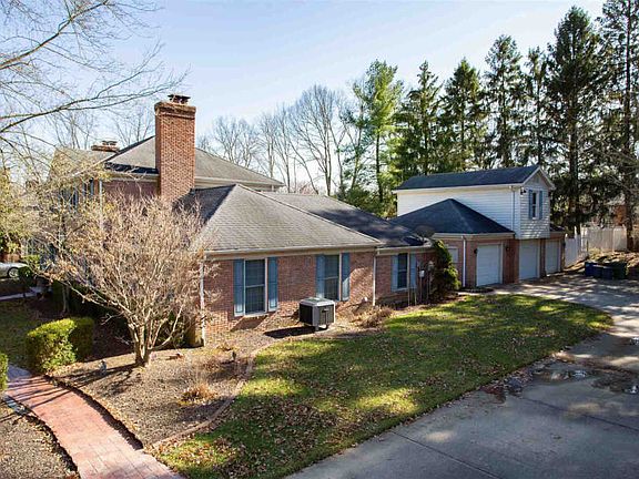 3rd image of 127 Brittany Ct