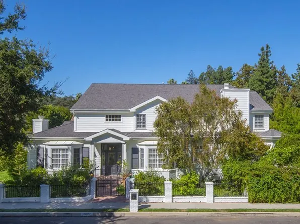 3925 Woodfield Dr, Sherman Oaks, CA 91403