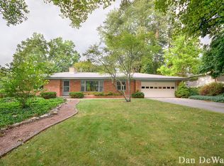 425 Russwood St NE, Grand Rapids, MI 49505