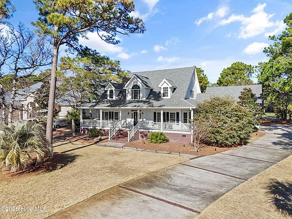2nd image of 2656 St James Drive SE