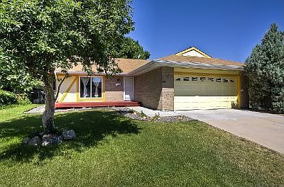 Great Curb Appeal/Corner Lot
