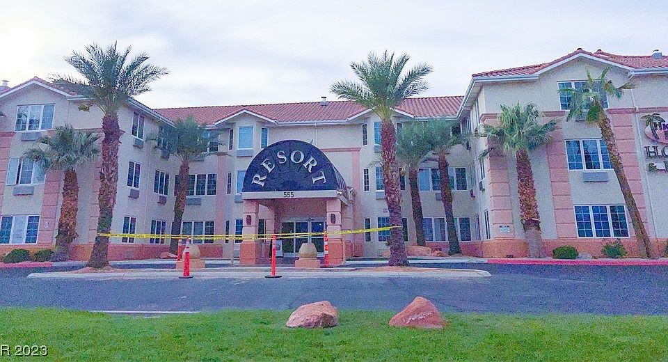 1st image of 555 Highland Dr #211
