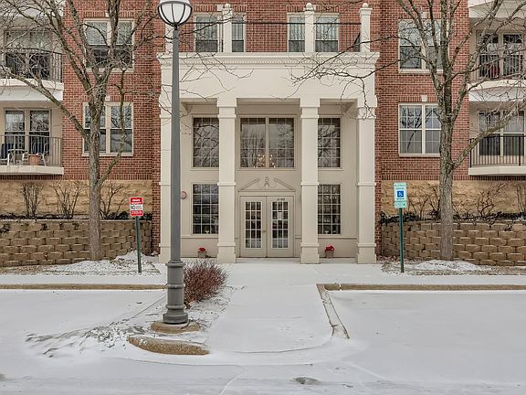 2nd image of 3100 Town Square Dr Unit 301