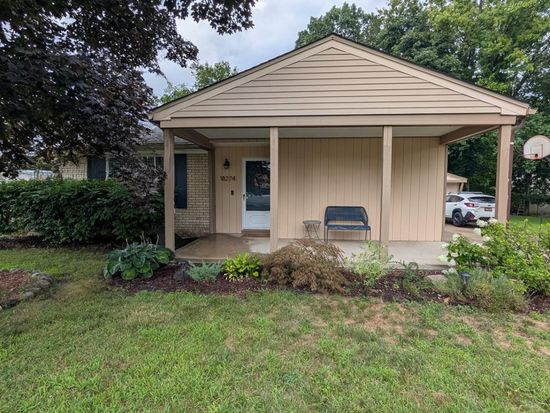18274 Myron St, Livonia, MI 48152
