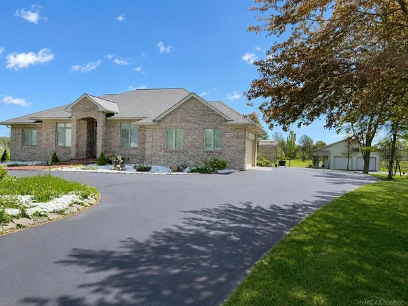 52590 North Ave, Macomb, MI 48042