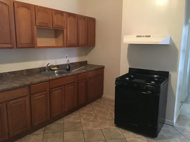 782 Grove St #2 — Photo 1