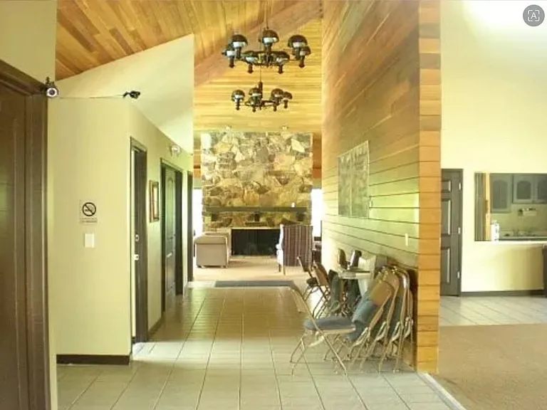 1340 Ridgewood Ln — Photo 10