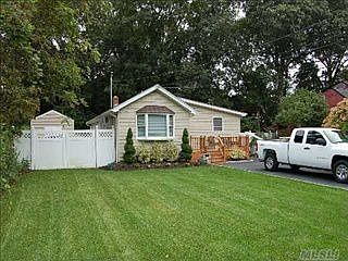 1st image of 18 Cedar Dr