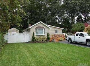18 Cedar Dr, Miller Place, NY 11764