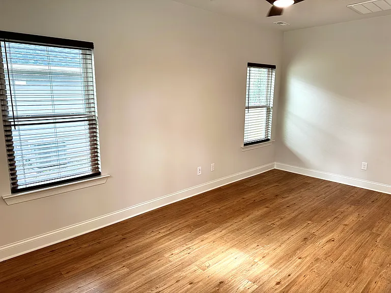 521 N Linwood Ave — Photo 9
