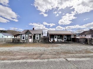104 3rd St, Seneca, OR 97873