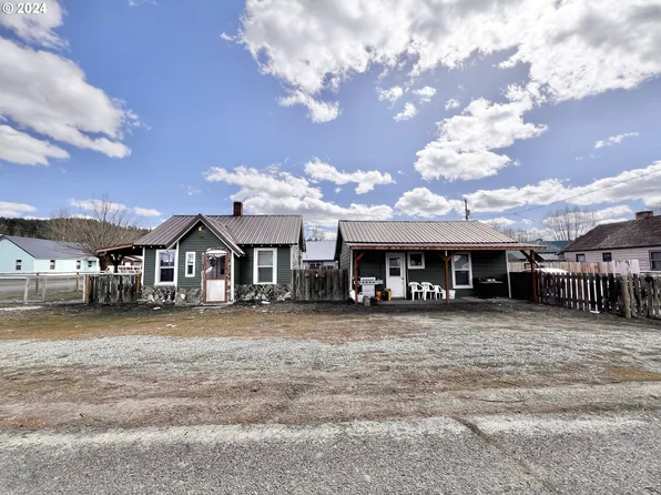 104 3rd St, Seneca, OR 97873
