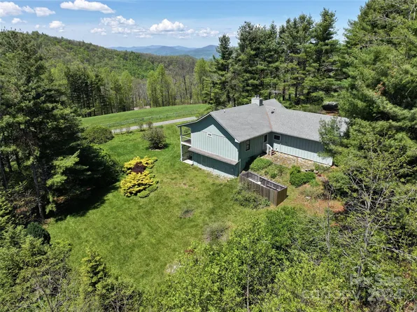 136 Hummingbird Ln, Spruce Pine, NC 28777