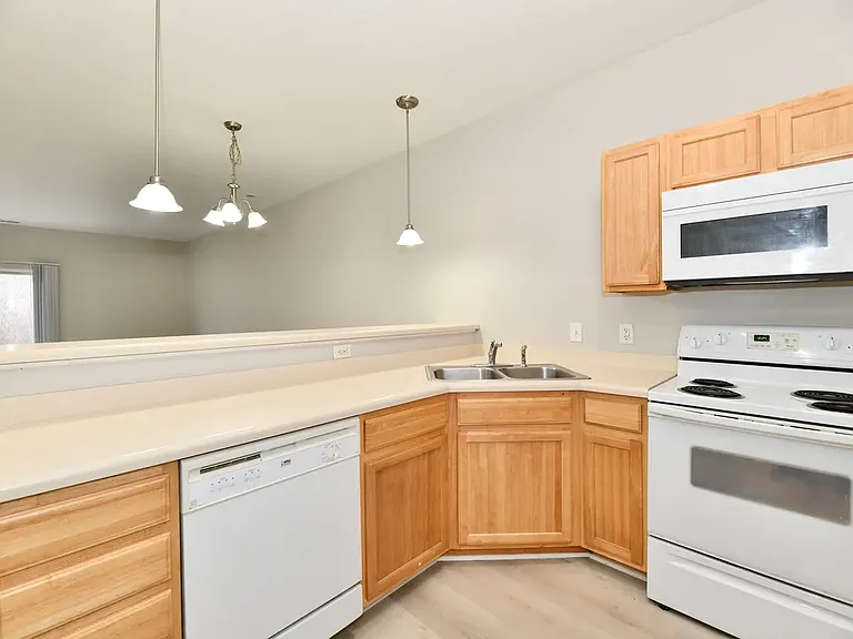 10416 Platinum Dr — Photo 15