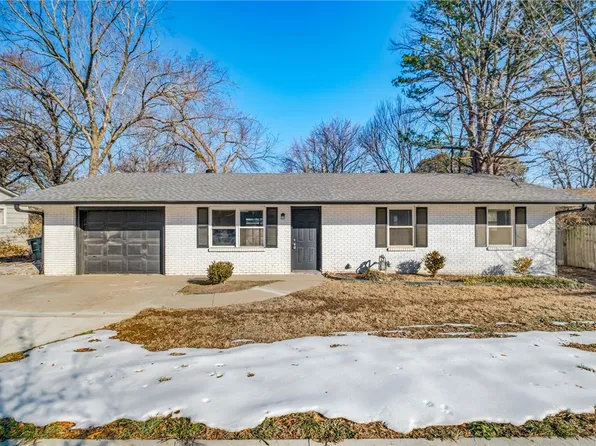 966 W Sycamore St, Fayetteville, AR 72703