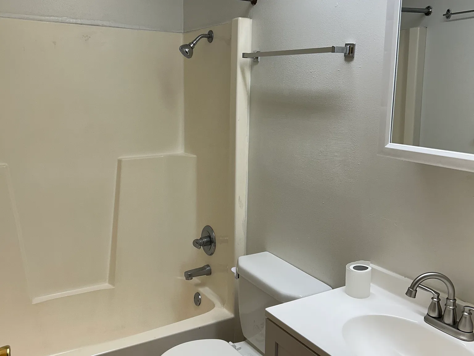 2 bed, $875 — Photo 2