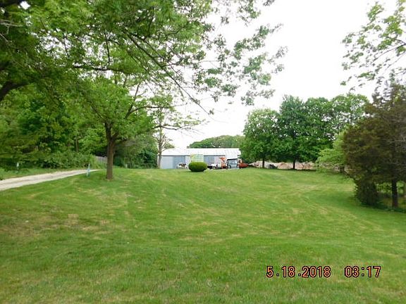 2nd image of 926 Pekin Ave