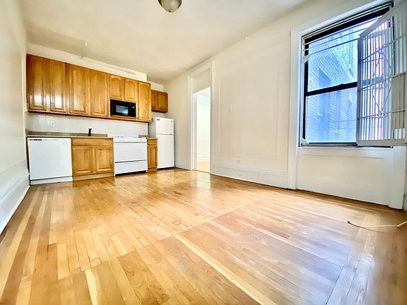 2nd image of 160 Claremont Ave #5FF