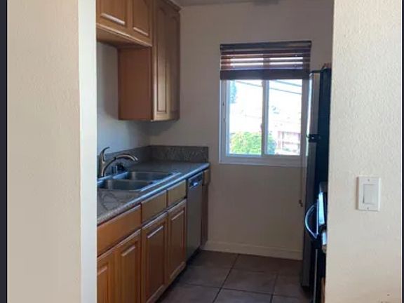 5th image of 4230 52nd St Unit 3