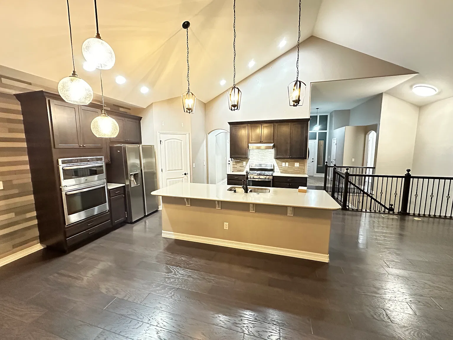 5 bed, 3686 sqft, $3,500 — Photo 3