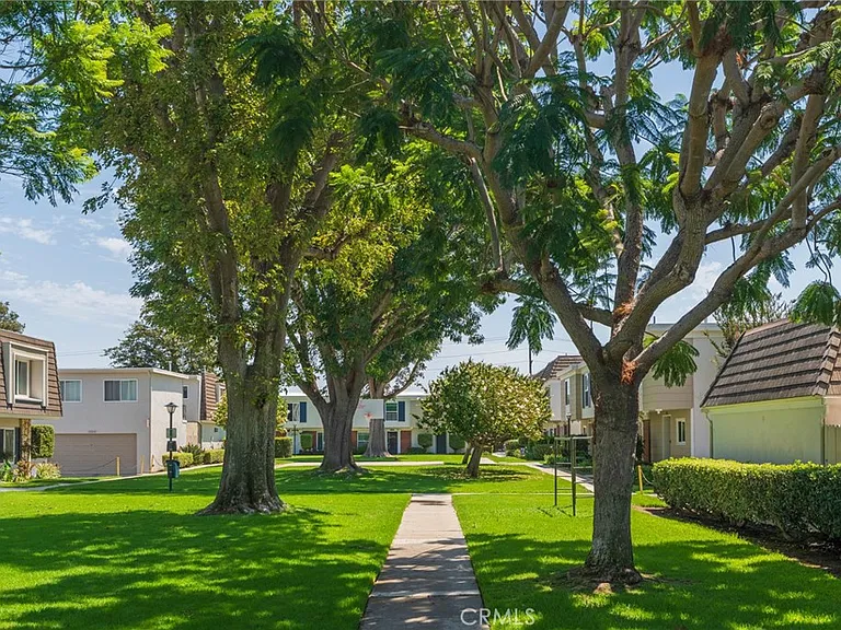 10062 Ellis Ave — Photo 34