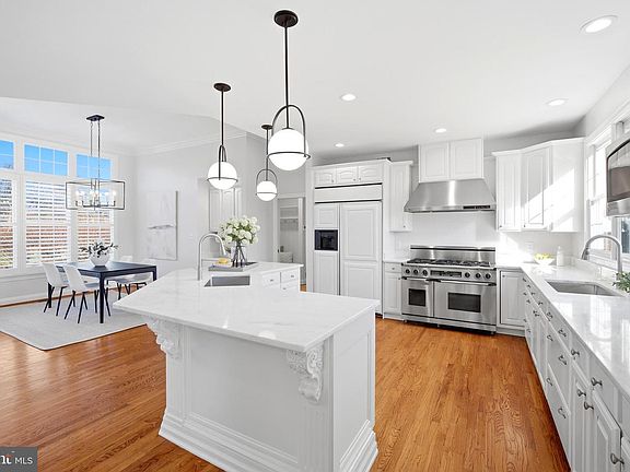 3rd image of 11866 Timber Knoll Ct