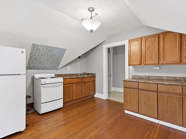 31 Franklin St #C — Photo 19