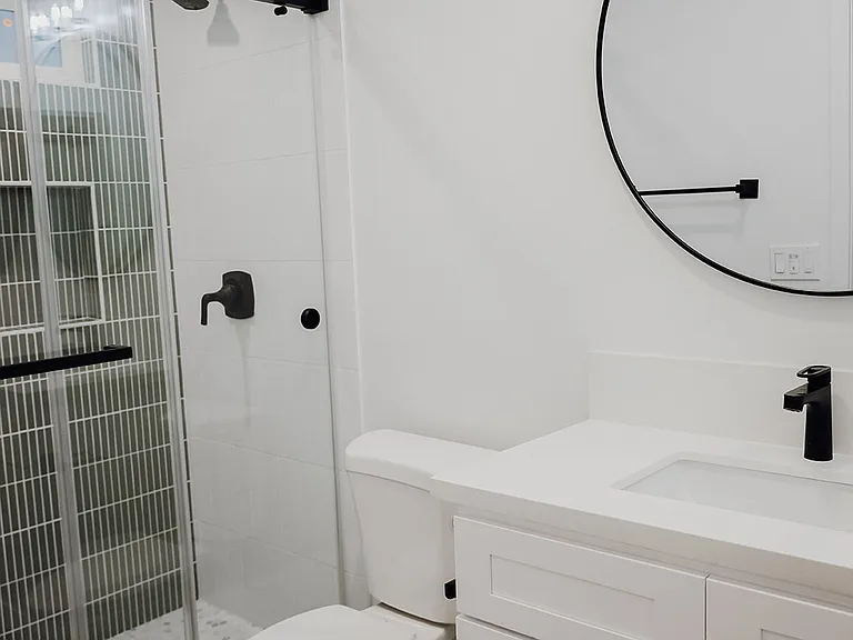 Master Bath - Unit B