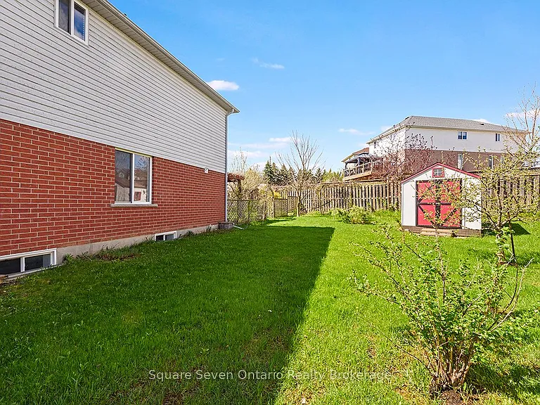 635 Commonwealth Cres — Photo 42